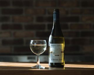 Dégustation du vin : méthode, étapes et vocabulaire